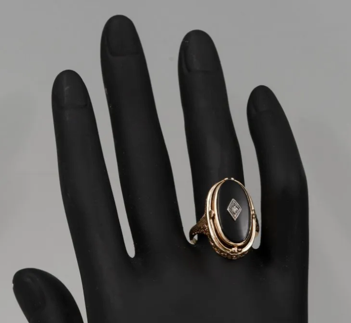 Estate 14k Gold Reversible Onyx-Lapis and Diamond Ring
