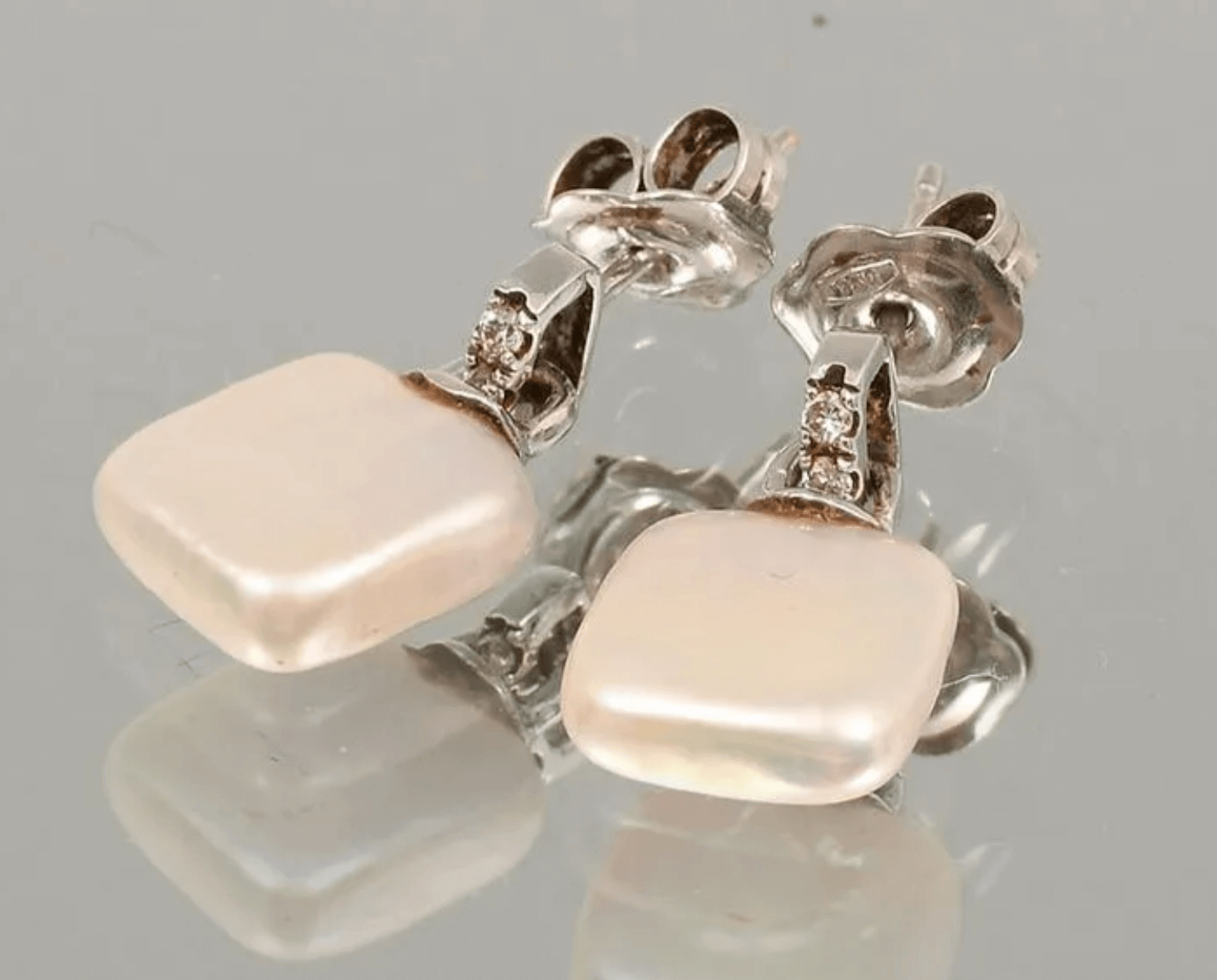 18K White Gold Square Pearl and Diamonds Earrings
