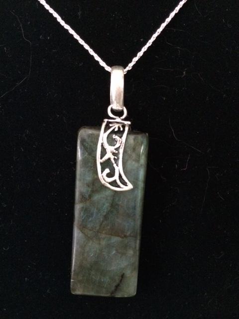 Mystical Handmade Labradorite Gemstone 2.5'' Silver Necklace - Shop Thrifty Treasures