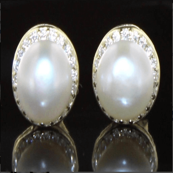 White 14k Pearl earrings