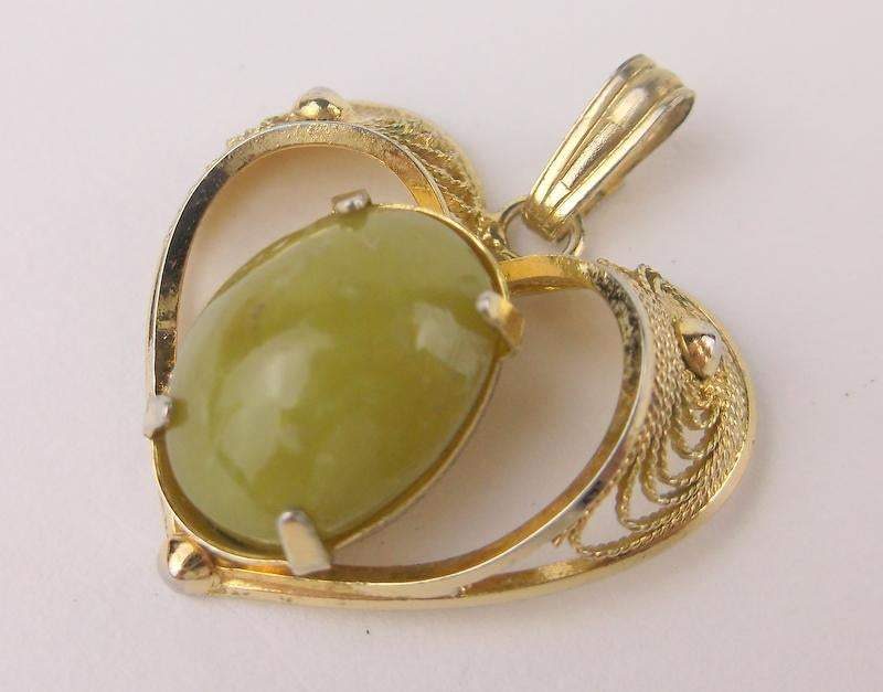 Exquisite Vintage 12kt Gold Jade Pendant - Shop Thrifty Treasures